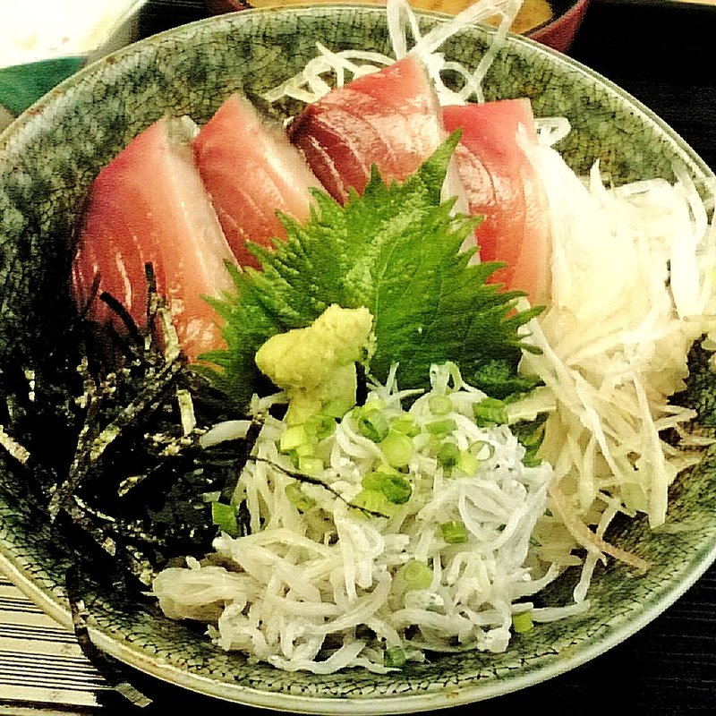 鰹しらす丼(大衆酒場 匠)