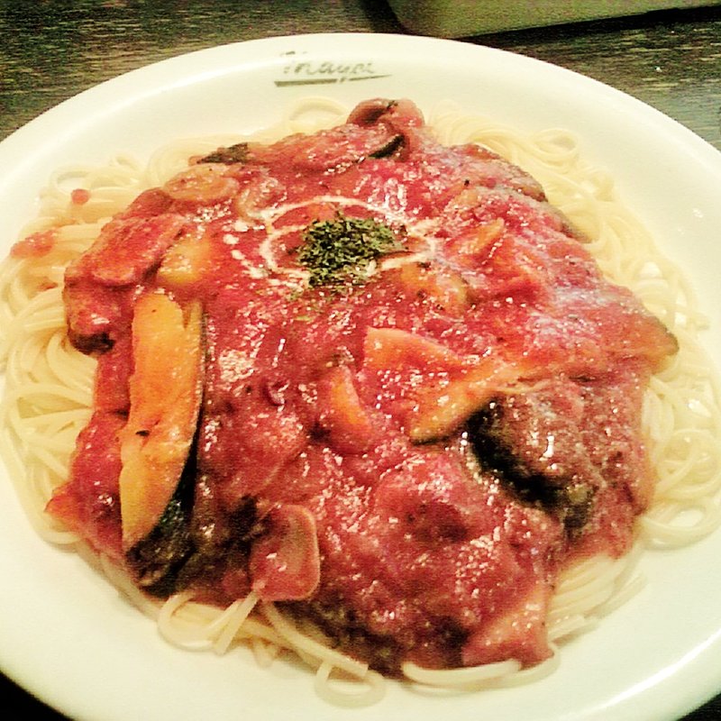 ナスとベーコンの唐辛子トマトソース(マイヨール )