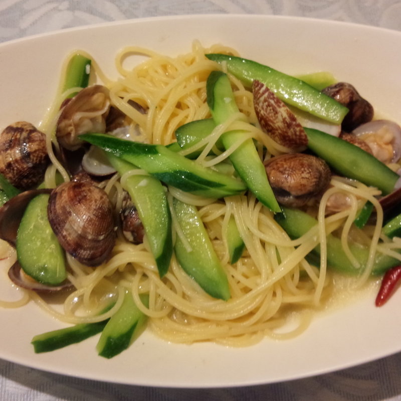 あさりとキュウリの塩味のパスタ(おまかせパスタ)(イタリア食堂 Vino uno)