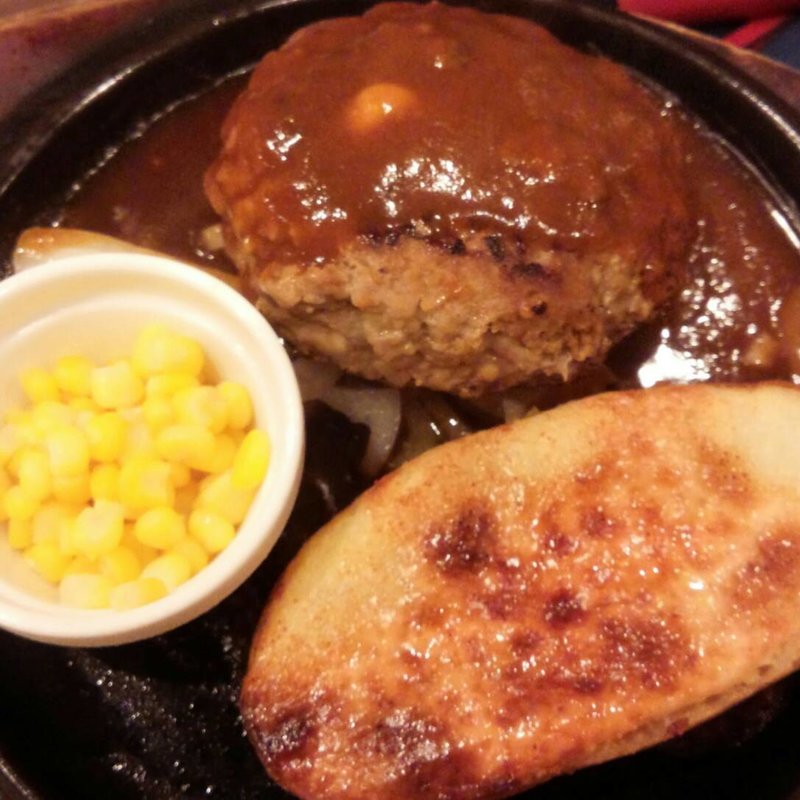 チーズインハンバーグ（240g）(シェーンズバーグ 新宿ミロード店 )