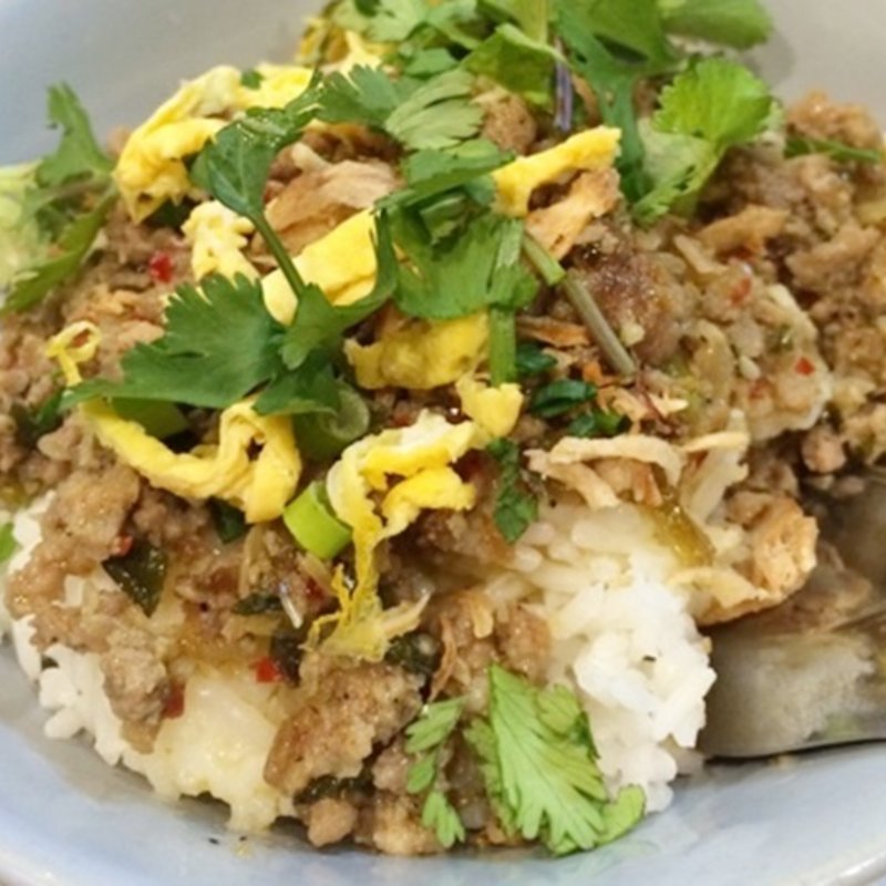 豚ひき肉のレモングラスそぼろご飯(ベトナム料理 オーセンティック )