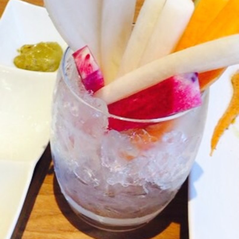 スティックサラダとアボカドのディップ(WOOL HOMMACHI BEER ARCADE)