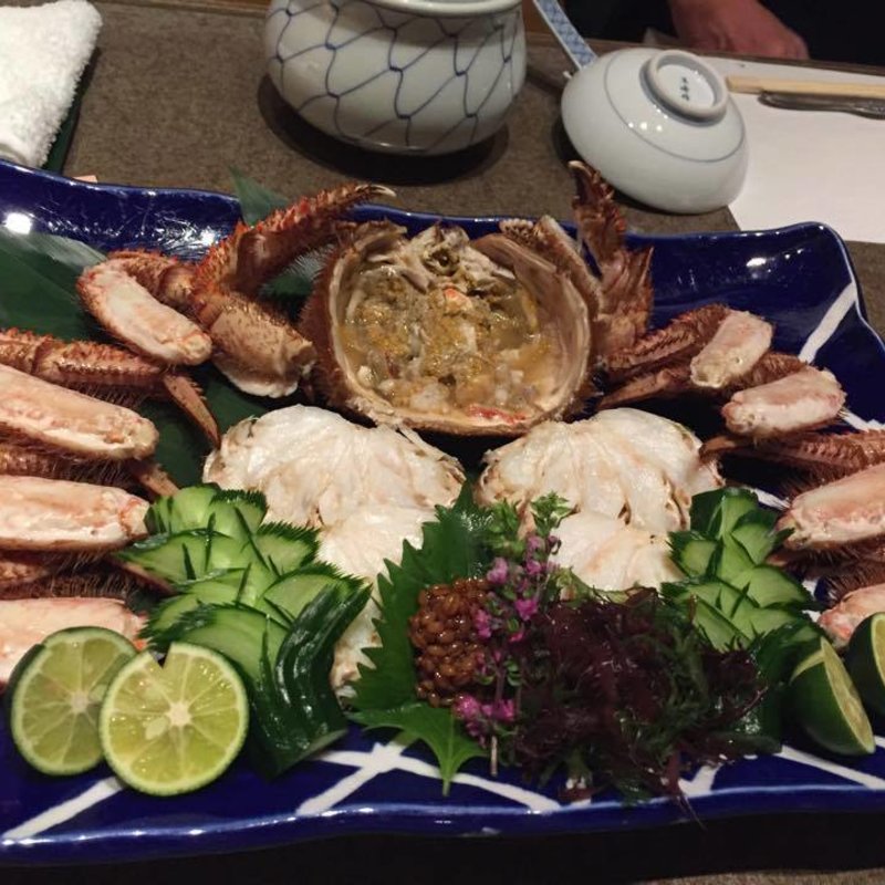 活け毛ガニの刺身(網元本館)