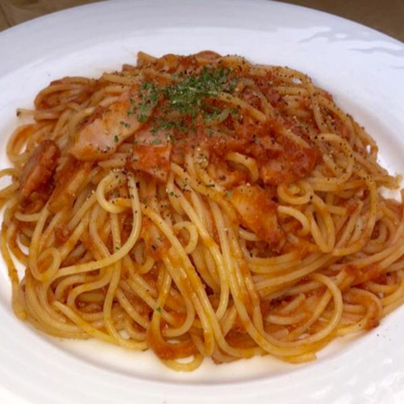 ベーコンとたまねぎのトマトソース《ランチセット》(スパザウルス - パスタ)