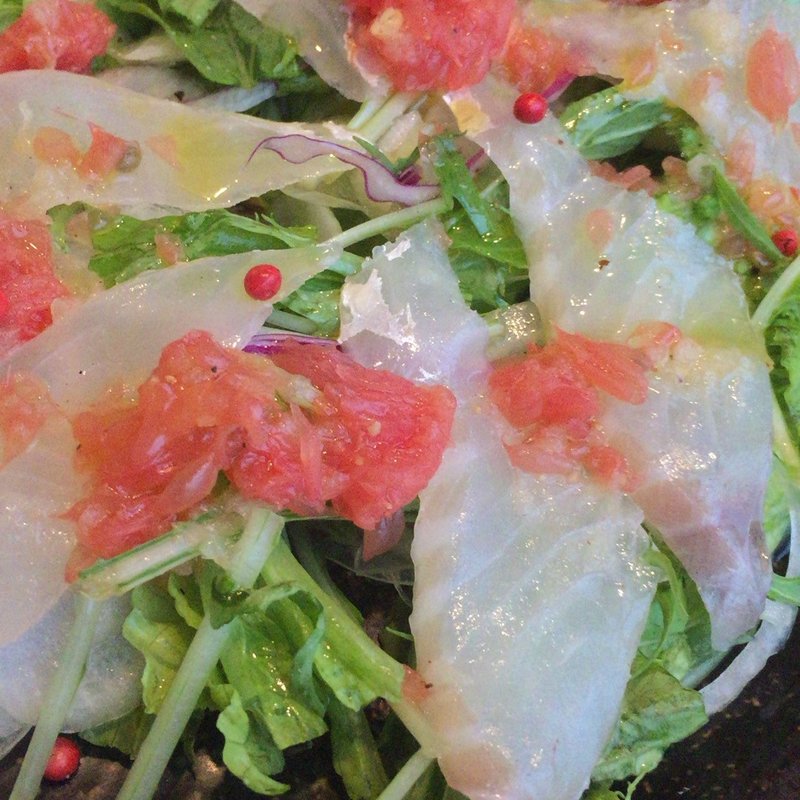 サーモン乗っけ盛りサラダ(巌廻)