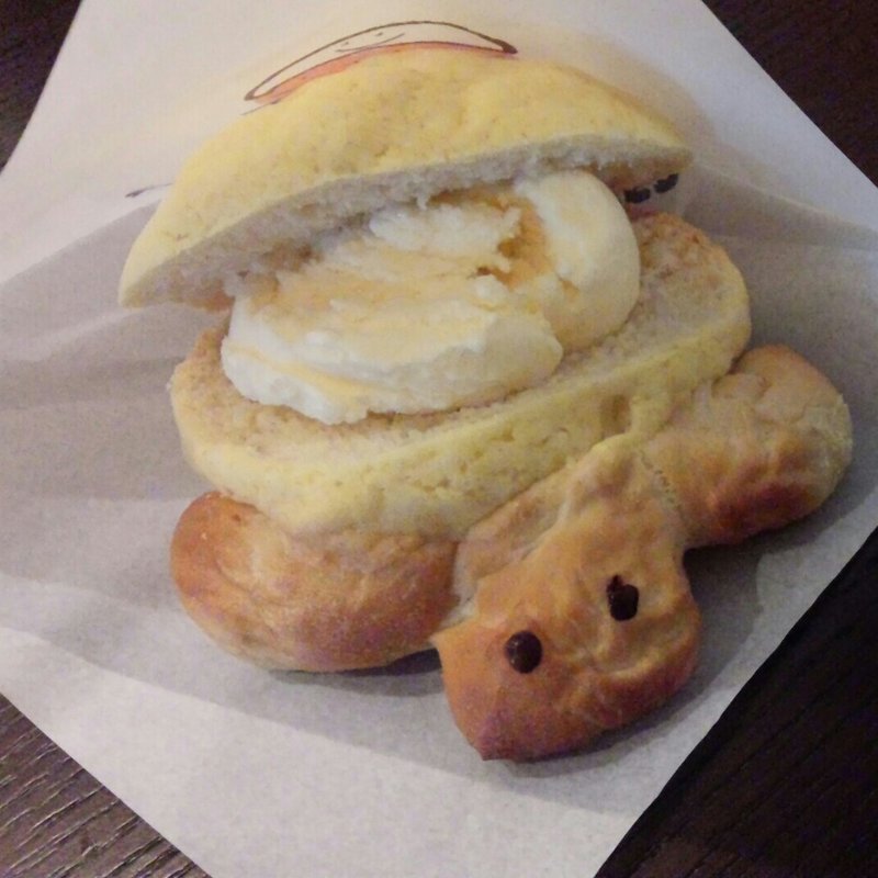 うみがめメロンパンアイス(うみがめの店)