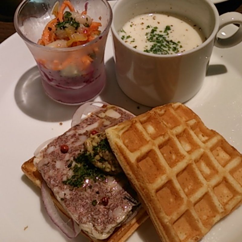 パテドカンパーニュのワッフルサンド(オスロコーヒー 白金台店)