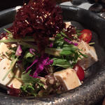 豆腐と海藻のゴマドレサラダ