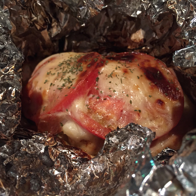 完熟トマトと鶏肉のチーズホイル焼き(日本酒とお魚きっちん　祐星 )