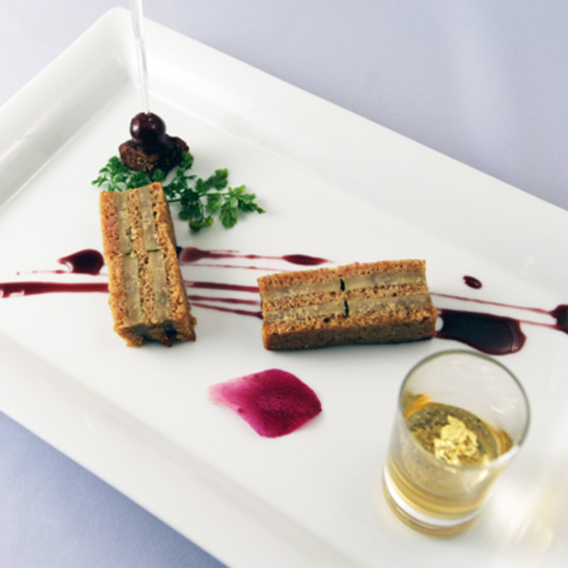 フォアグラのガトー 蜂蜜とフランボワーズの香り(シュペッツレ カフェ&ワイン 表参道ヒルズ店 （【旧店名】レーゼン ヴァルト）)