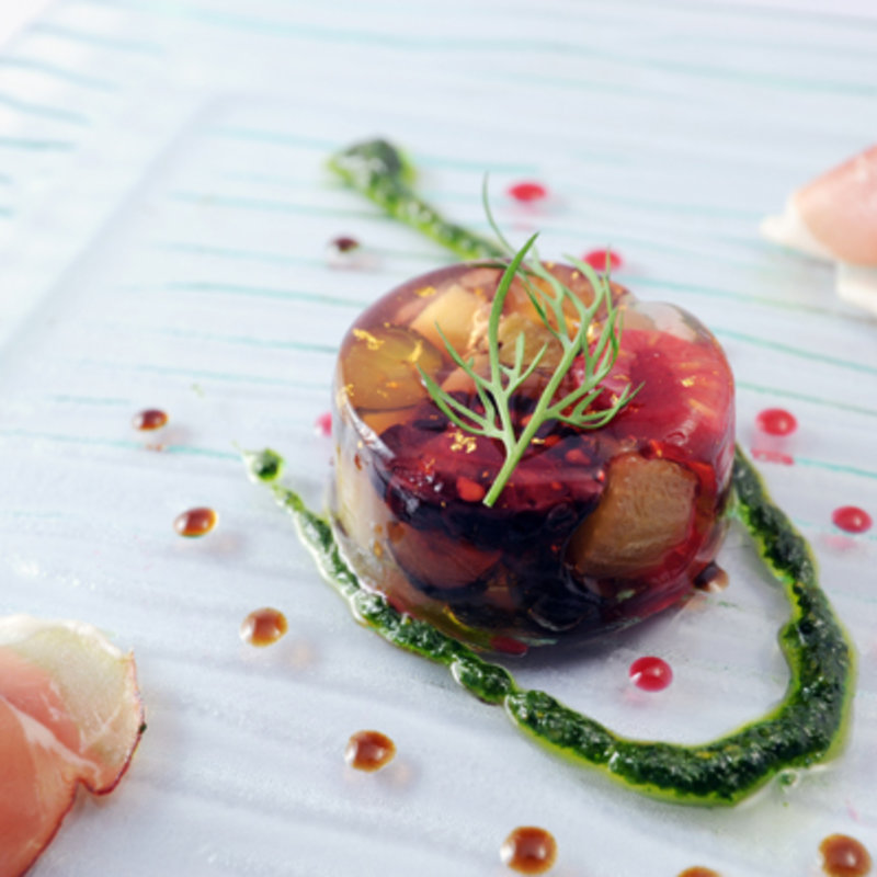 白ビールジュレに包まれたフルーツにドイツ産生ハムを添えて(シュペッツレ カフェ&ワイン 表参道ヒルズ店 （【旧店名】レーゼン ヴァルト）)