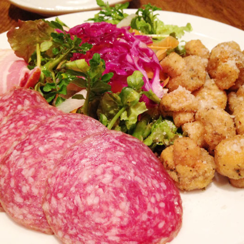 シェフお勧めの前菜プレート(ノイエス （Neues）)