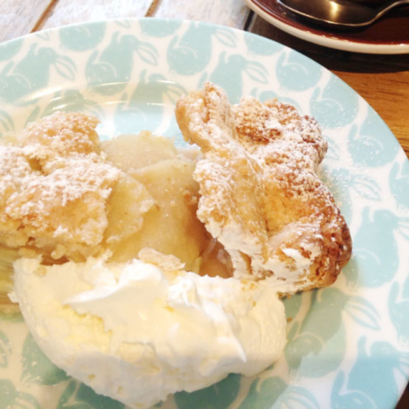 ラムレーズンバナナアップルパイ(カフェ＆バー ポコリット)