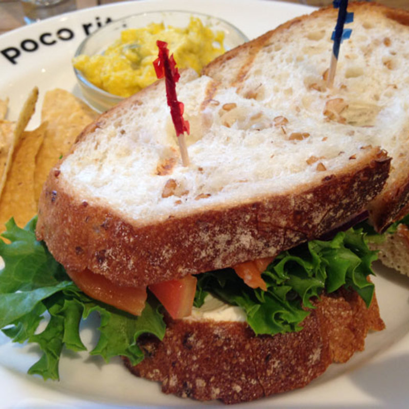 ノルウェーサーモンのサンド(カフェ＆バー ポコリット)