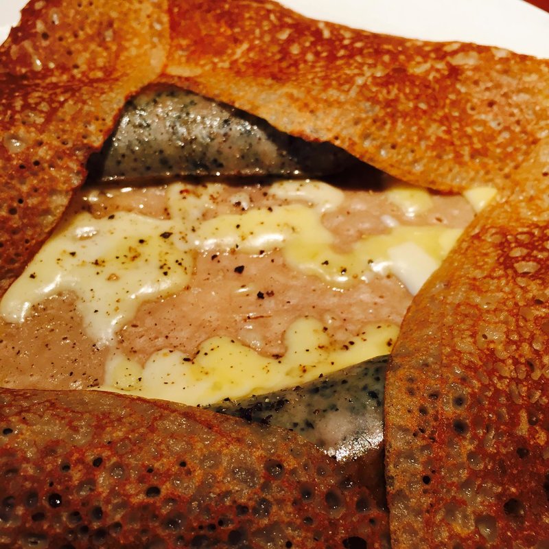 そば粉のガレット　フランクフルトソーセージ / チーズ(クレープリー ダリマ)