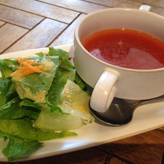 サラダとスープ(カフェ＆バー ポコリット)