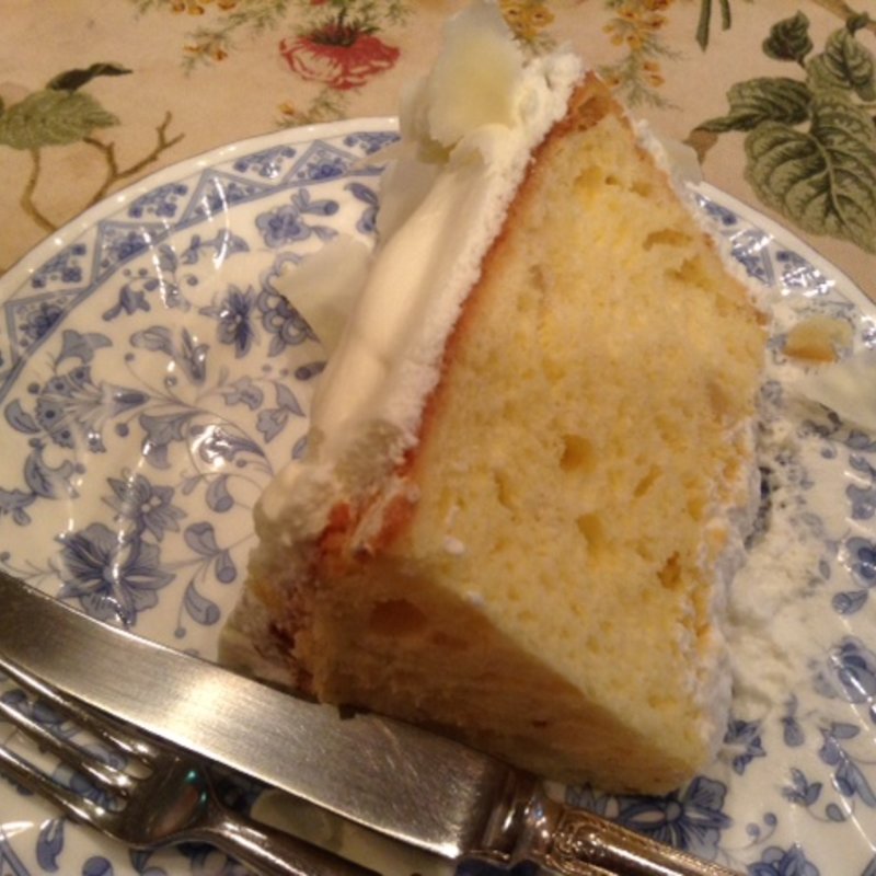 ホワイトチョコレートのシフォンケーキ(サラ)