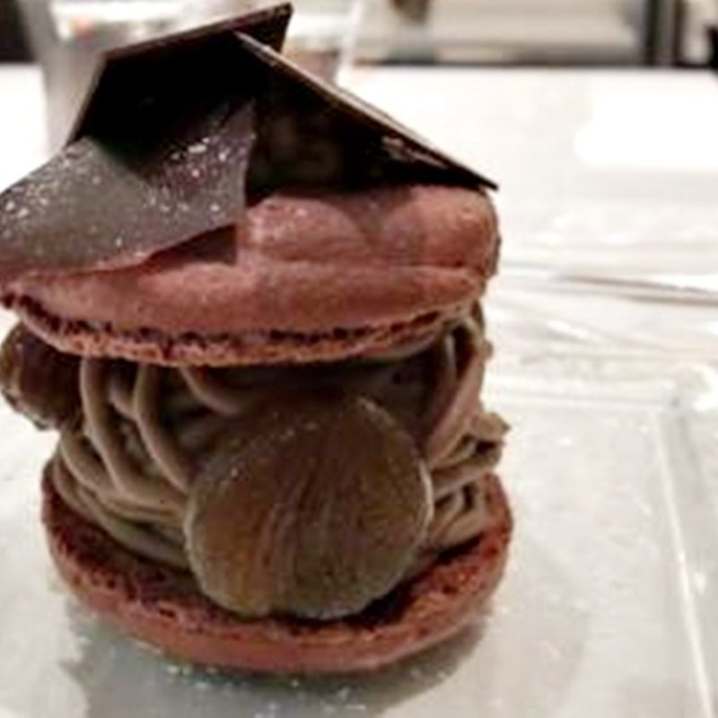 ショコラマカロン(パティスリーサダハルアオキ パリ 丸の内店)