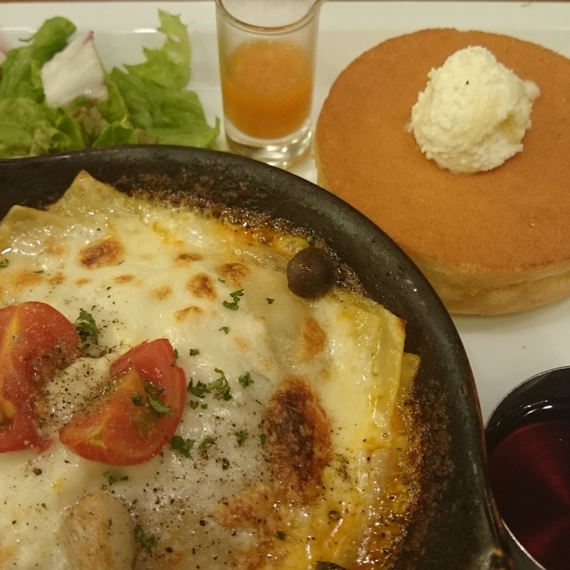 きのこのラザニア＆スフレパンケーキ(カフェ ブーケ 天王寺ミオ店)