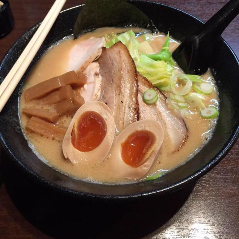 とんこつ塩ラーメン(鶴見家)