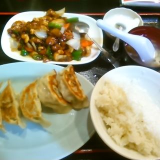 鶏肉カシューナッツ餃子のセット(祥龍餃子房 五反田店)