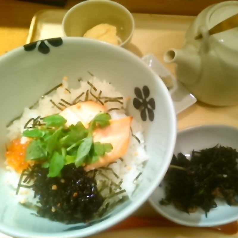 焼き鮭とイクラの親子(だし茶漬け えん ルミネ新宿店)