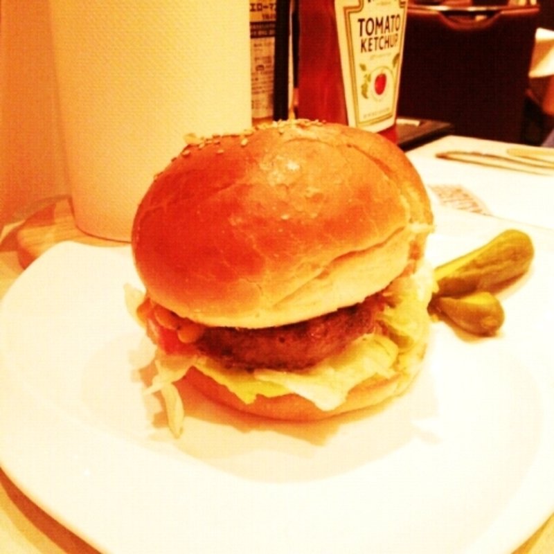 チーズバーガー(マリブ 横浜東口三井ビル店)