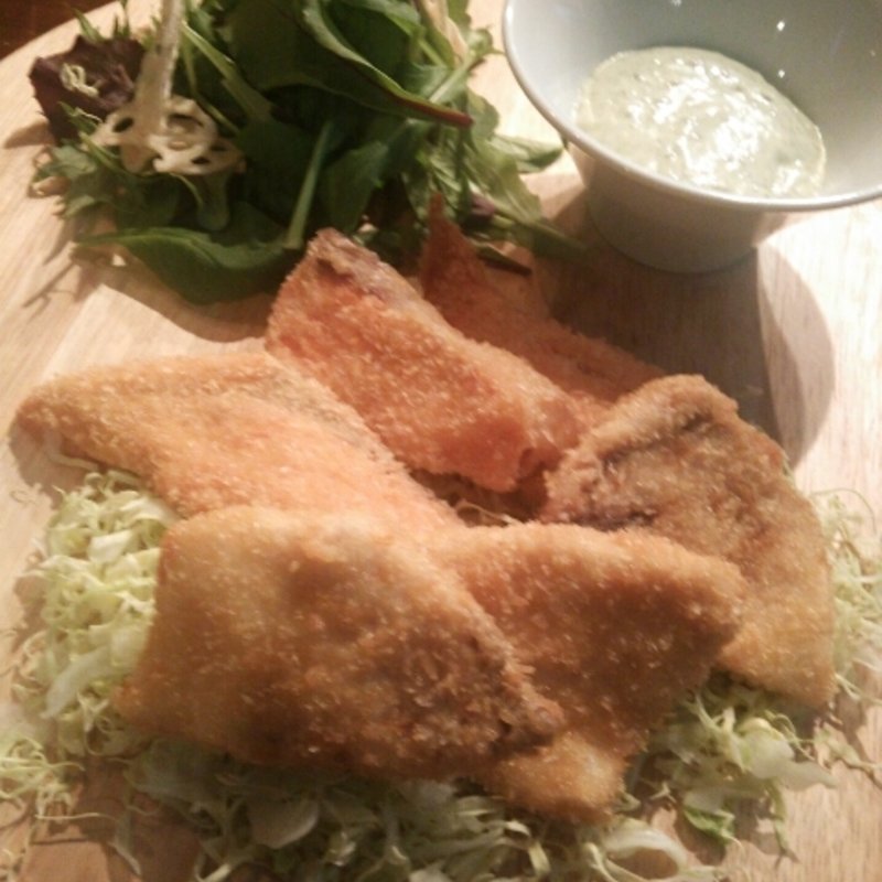 サーモンとカジキマグロのフライ　バジルタルタルソース添え(BONDI CAFE)