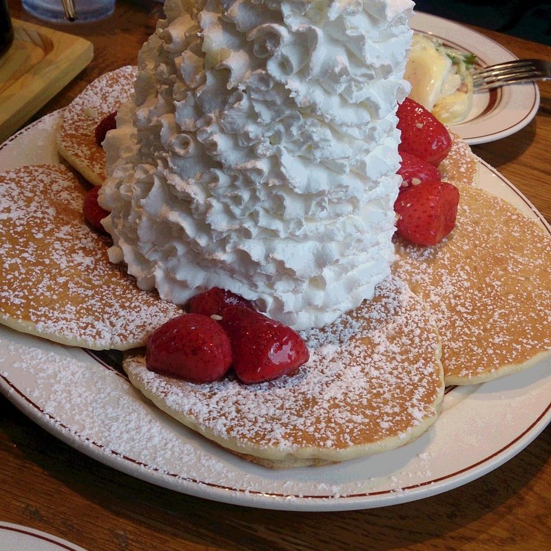 ストロベリーホイップとマカダミアナッツ(Eggs 'n Things 銀座店)