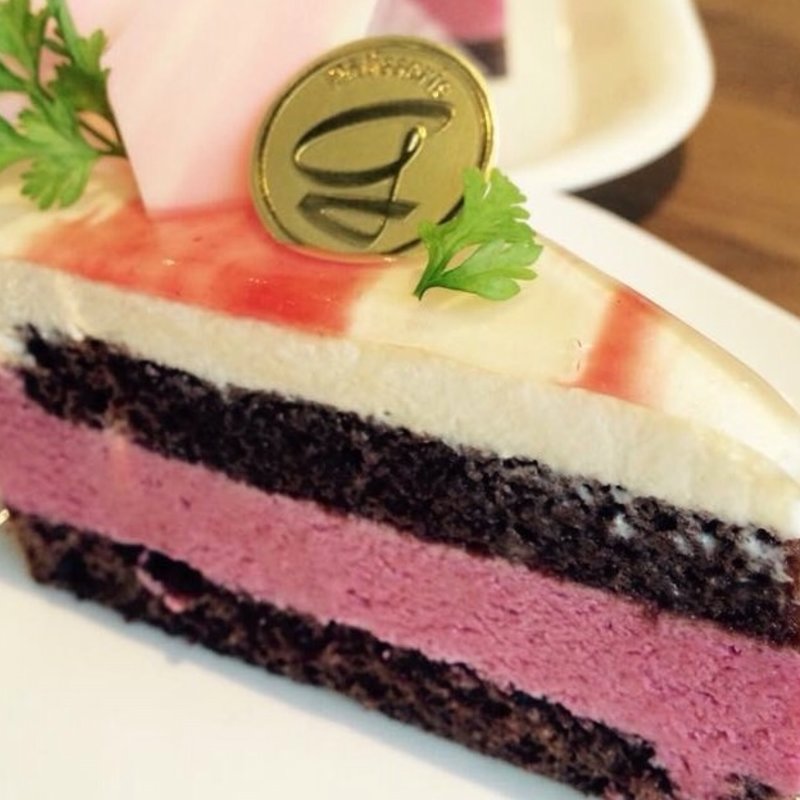 カシスとホワイトチョコのムース(カフェ ド ガモヨン （café de GAMOYON）)