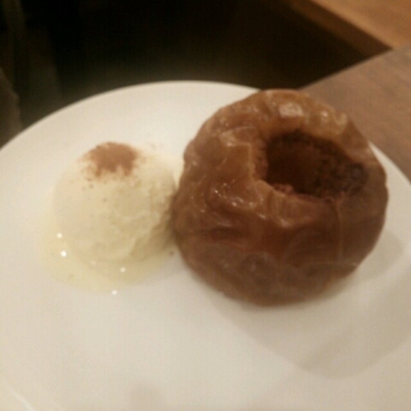 焼きリンゴ バニラアイス添え(BASE CAMP)