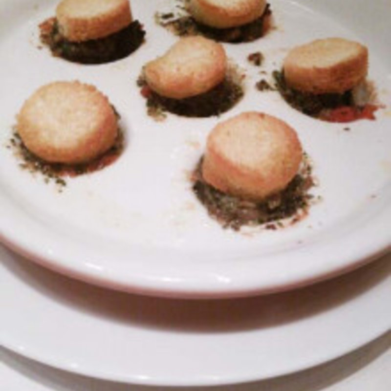 エスカルゴのハーブバター風味　クルトン(ブノワ （BENOIT）)