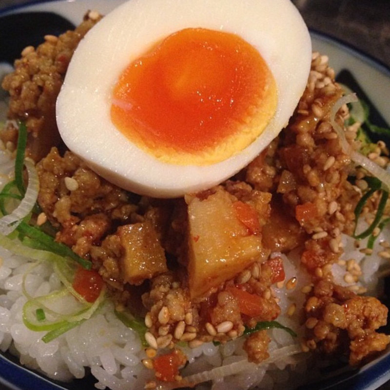肉味噌卵ライス(麺やBar 渦 （めんやばー うず）)