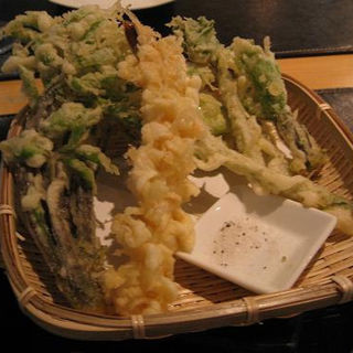 海老と春野菜の天ぷら(うどん酒庵　だしや本店)
