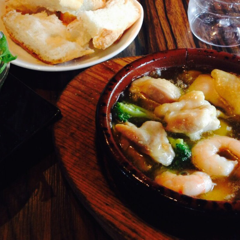 海老と鶏のアヒージョ(カフェ忠左衛門 )