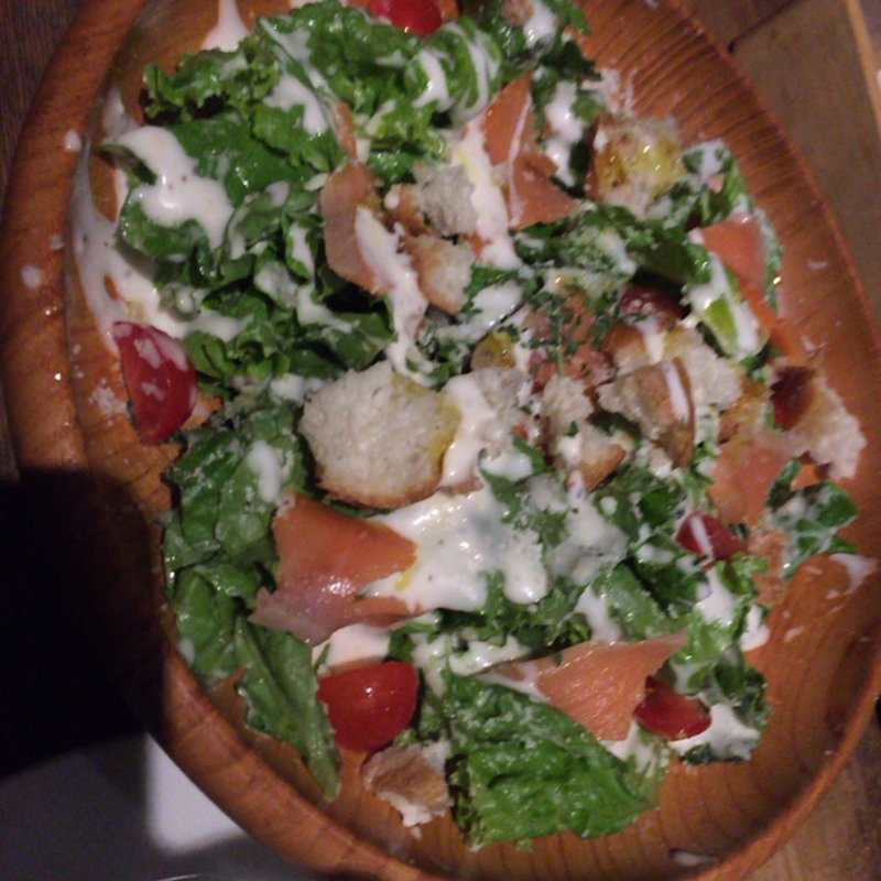 スモークサーモンのシーザーサラダ(DROP 中目黒 （ドロップ）)