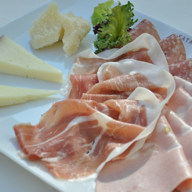 ハム＆サラミ、チーズの盛り合わせ(イータリー 代官山店)