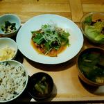 豆腐ハンバーグ定食(おぼんdeごはん ルミネ北千住店)