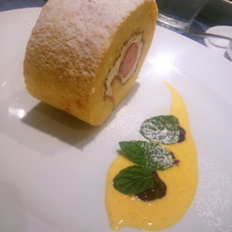 ロールケーキ(ゴントラン・シェリエ （GONTRAN CHERRIER TOKYO）)