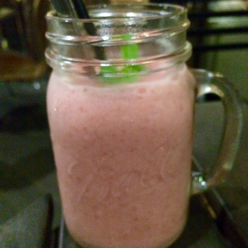 スムージー　ピーチ＆ストロベリー＆バナナ(マザームーンカフェ 六甲店)