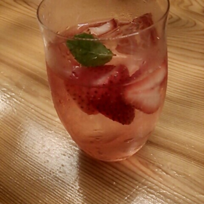 苺のサングリア(ワインの酒場。ディプント銀座七丁目店)