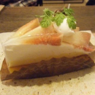 桃のショートケーキ(菓子・茶房 チェカ （cheka）)