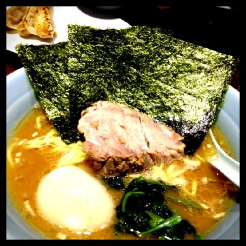 ラーメン並(横浜家系ラーメン 麺家 黒)