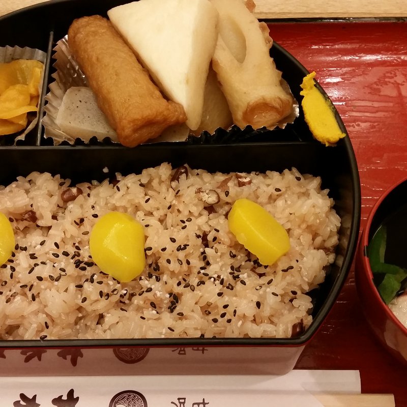 栗おこわ弁当(甘味 おかめ 麹町店)