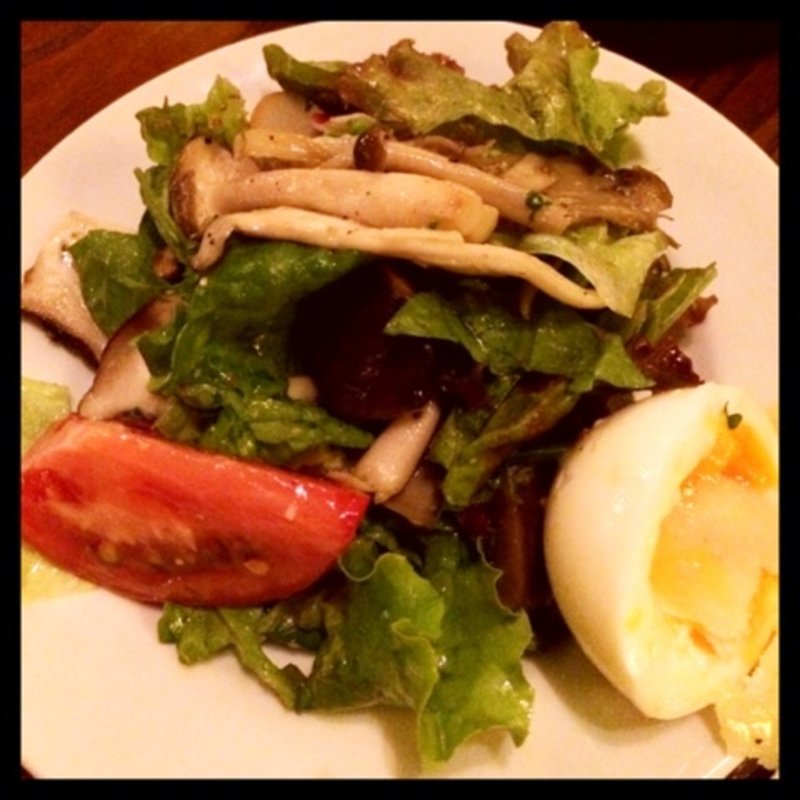 砂肝コンフィとキノコのサラダ(ビストロ ラメゾンダミ)