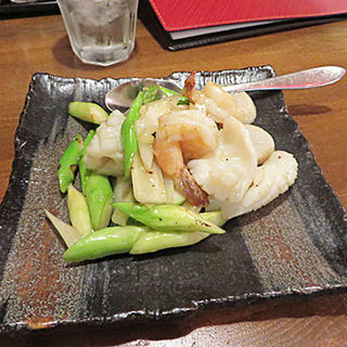 アスパラと海鮮炒め(ヤッチャイ )