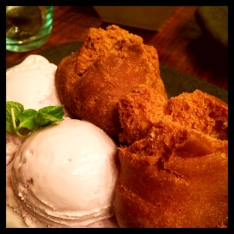 サータアンダギーのアイス添え(渋谷 てやん亭゛)