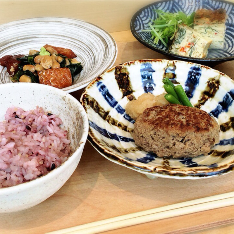 一汁一飯三主菜の選べるバランス定食(鹿屋アスリート食堂 品川シーズンテラス店 )