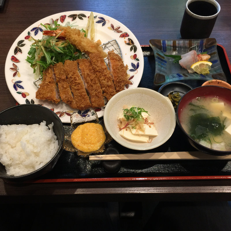 黒豚のとんかつと海老フライ定食(人夢叶思（ひとむかし）)