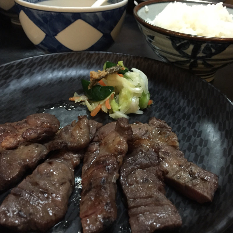 牛タン定食(まるたん )